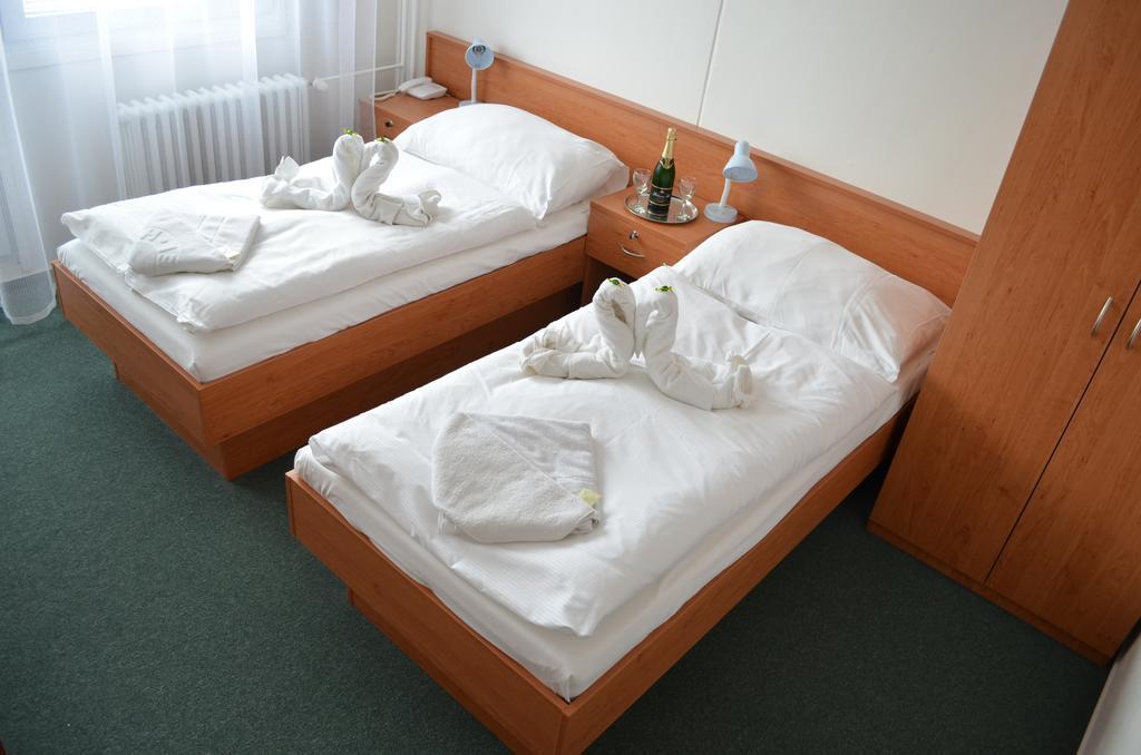 Hotel Arnost Garni Пардубице Номер фото