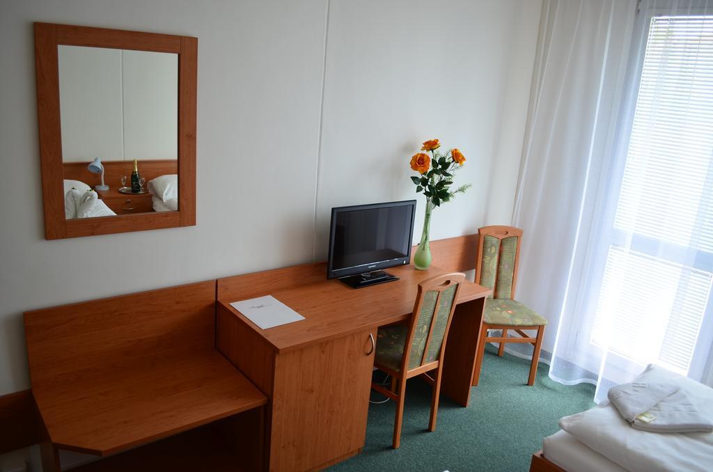 Hotel Arnost Garni Пардубице Номер фото